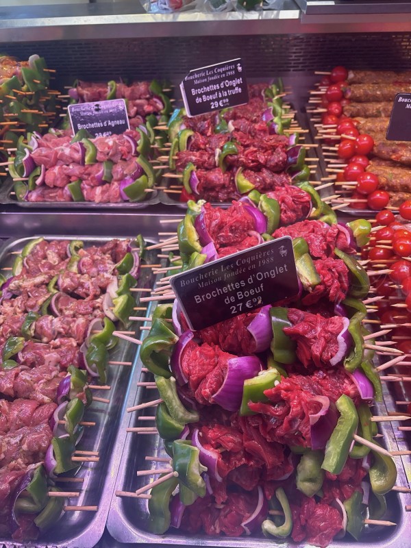 brochettes d’agneau marinées pour barbecue dans votre boucherie Les Coquières à Aubagne proche de la Valentine 